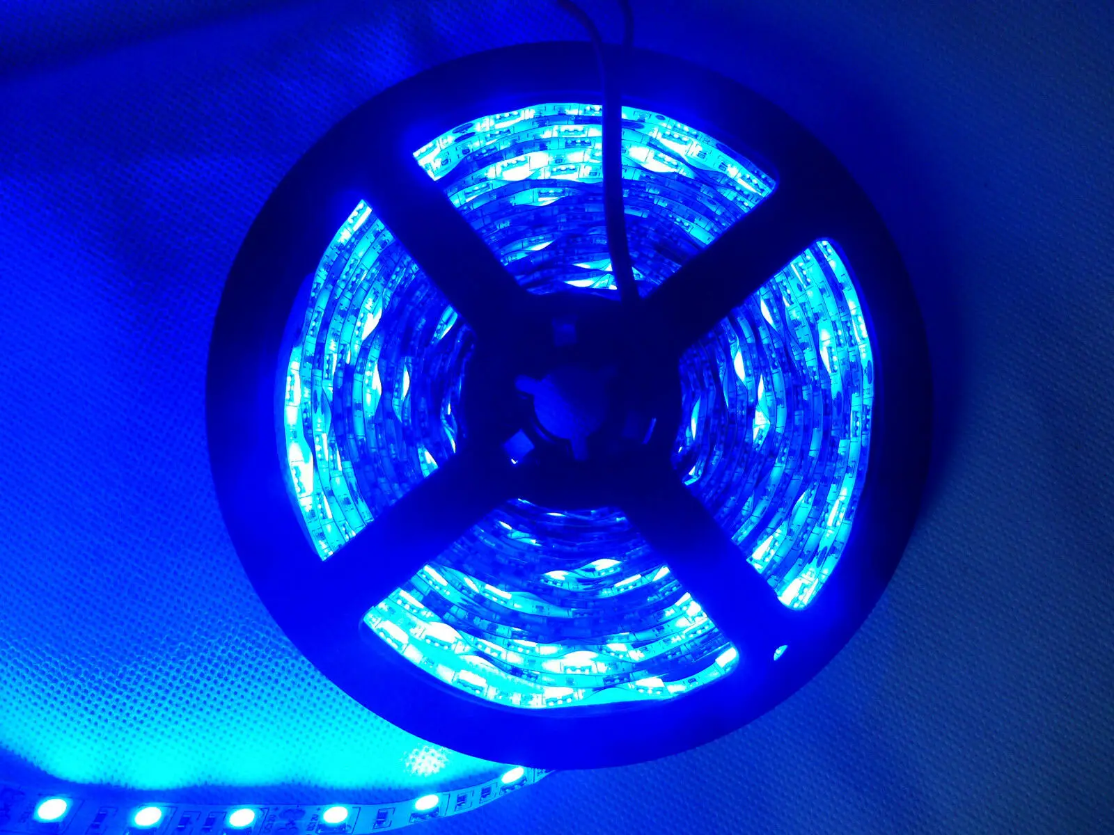 

DIY LED U-HOME Xmas Light 5M/Reel 300Leds DC24V SMD5050 60leds/M LED Strip Light Blue Color Nonwaterproof for Holiday Party