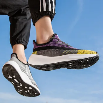 

2020 New Style Athletic Shoes Men's Fly Netting Surface Athletic Shoes Versatile Breathable Reflective Running Shoes 0329