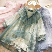 Винтажное детское платье трапециевидной формы с вышивкой для девочек; многослойное платье с оборками и цветочным рисунком с рукавами-фонариками; красивая одежда для маленьких девочек