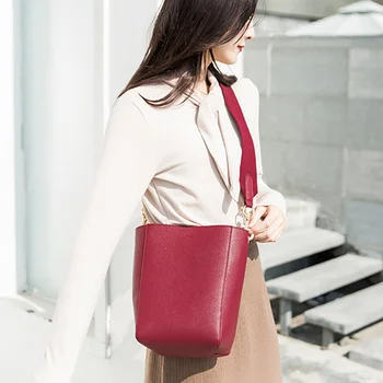 

Women's bags 2020 new small square bag bucket bag wide shoulder strap bucket bag shoulder messenger bag