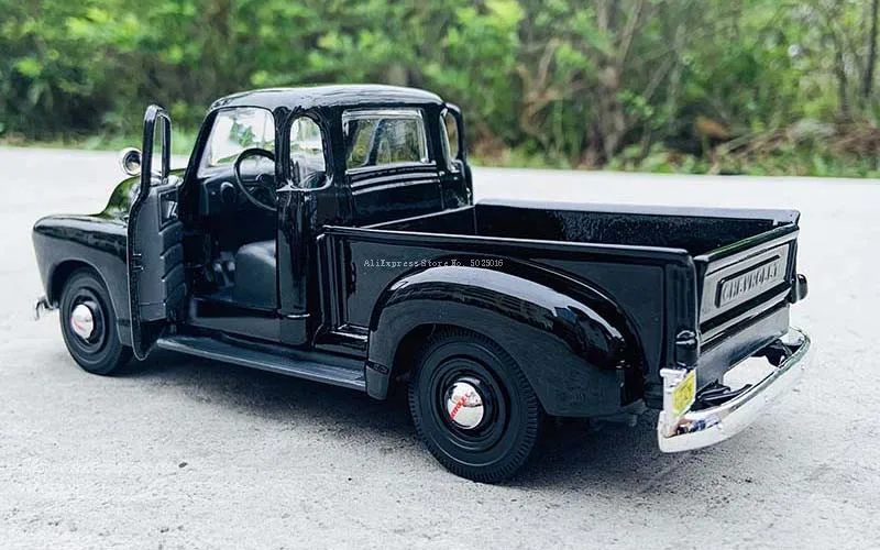 Maisto 1:25 1950 Chevrolet 3100  Pickup black simulation alloy car model crafts decoration collection toy tools gift