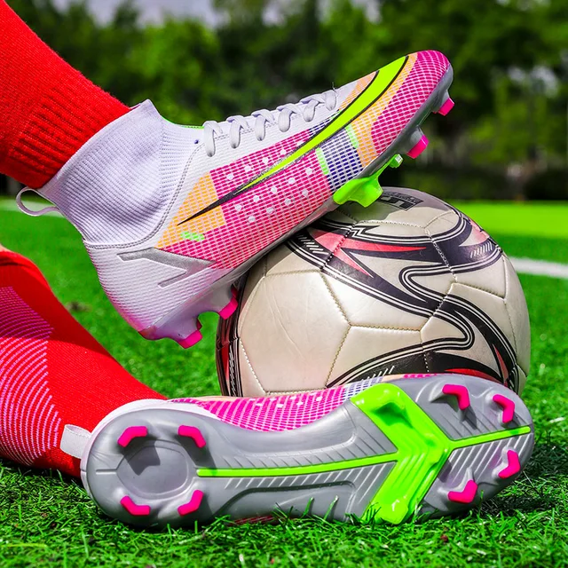 WHAT'S THE DIFFERENCE BETWEEN TURF AND ARTIFICIAL GRASS?