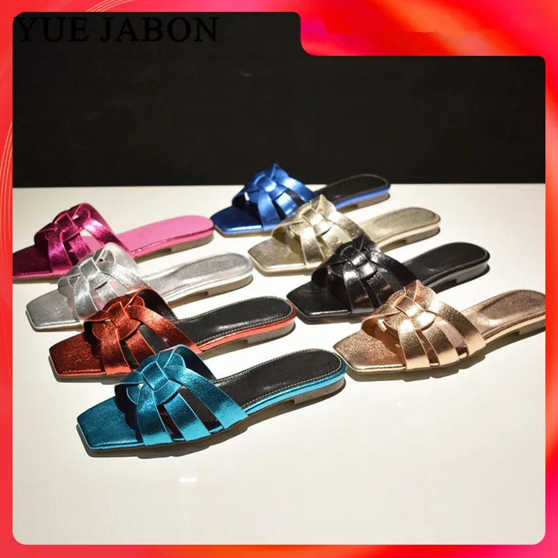 Женские шлепанцы на плоской подошве в итальянском стиле; женские пляжные сандалии с открытым носком и украшением в виде слайда; шикарная кожаная обувь