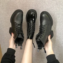 Обувь в стиле рок; роскошные дизайнерские женские ботинки на резиновой подошве со шнуровкой; ботинки на низком каблуке; женские Ботинки Martin с круглым носком