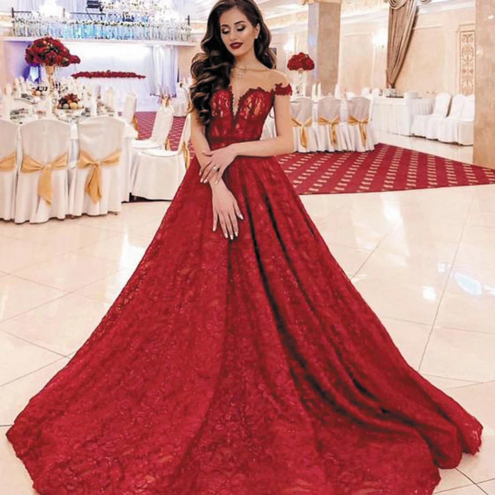 Фото Вечернее платье SuperKimJo красное с кружевной аппликацией открытыми плечами