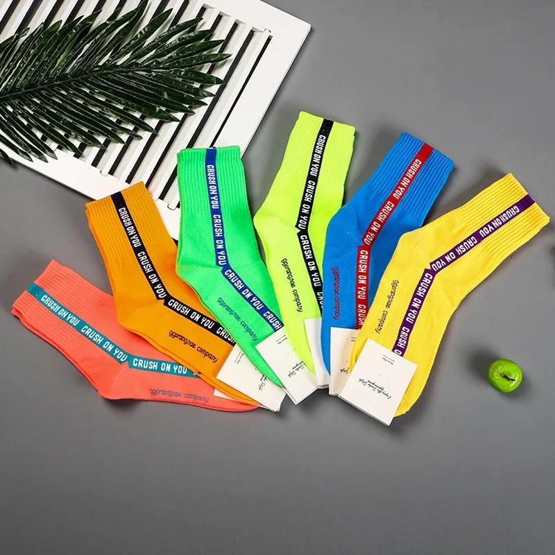 В Корейском стиле с круглым вырезом для женщин для отдыха Носки хлопчатобумажная воздухопроницаемая комфортная обувь впитывает пот и модные забавные спортивные Студенты Носки на весну и осень