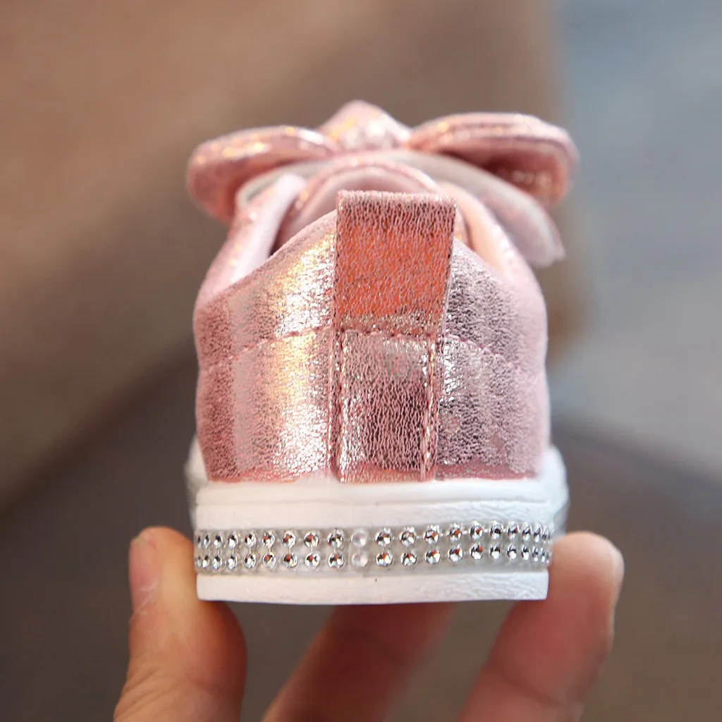 Детские спортивные кроссовки для мальчиков и девочек с блестками, бантиком и кристаллами; дышащая мягкая удобная детская обувь на липучке