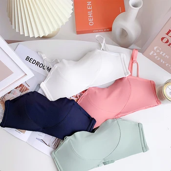 

The girl's small breasts are gathered together to support the student without trace to smear the bra sexy underwear