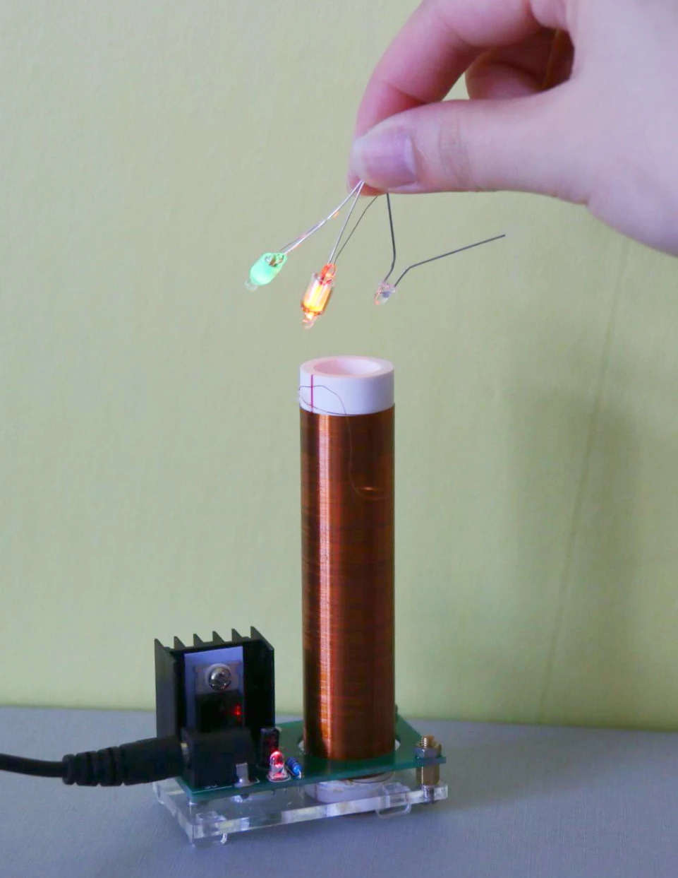 

Mini Tesla coil With Power supply 9V 1A