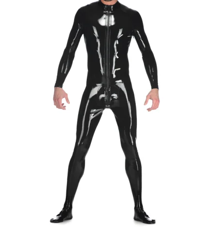 Қарақшы үй шаруасындағы әйелді ғашығының артына тастайды.