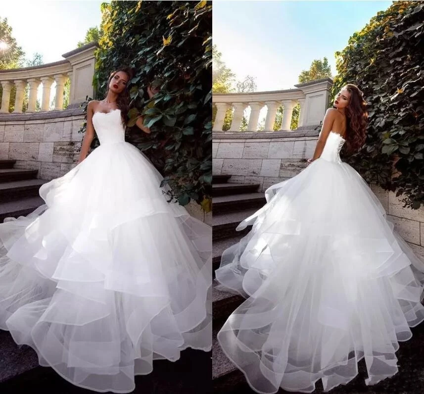

2019 Latest Strapless Top Lace Wedding Dresses Ruched Tulle Sweep Train Simple Bridal Gowns Ball Gown Wedding Dress