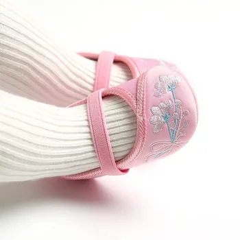 

Baby Girls Princess First walker Newborn Chinese style embroidery Flower Toddler Shoes Soft Sole Anti-slip Infant Girls shoes