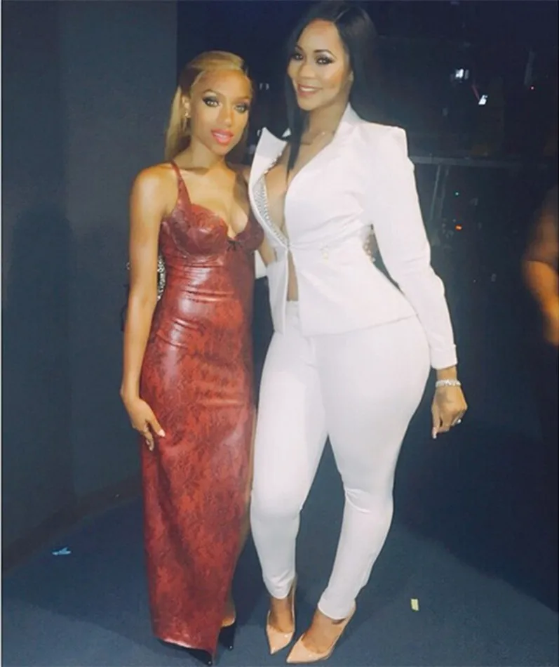 2556813752_1090338434