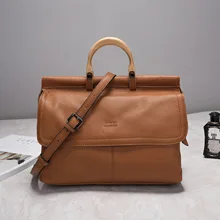 Yüksek kalite 2021 yeni moda basit İlk katman sığır derisi ahşap saplı çanta büyük kapasiteli tek omuz askılı çanta