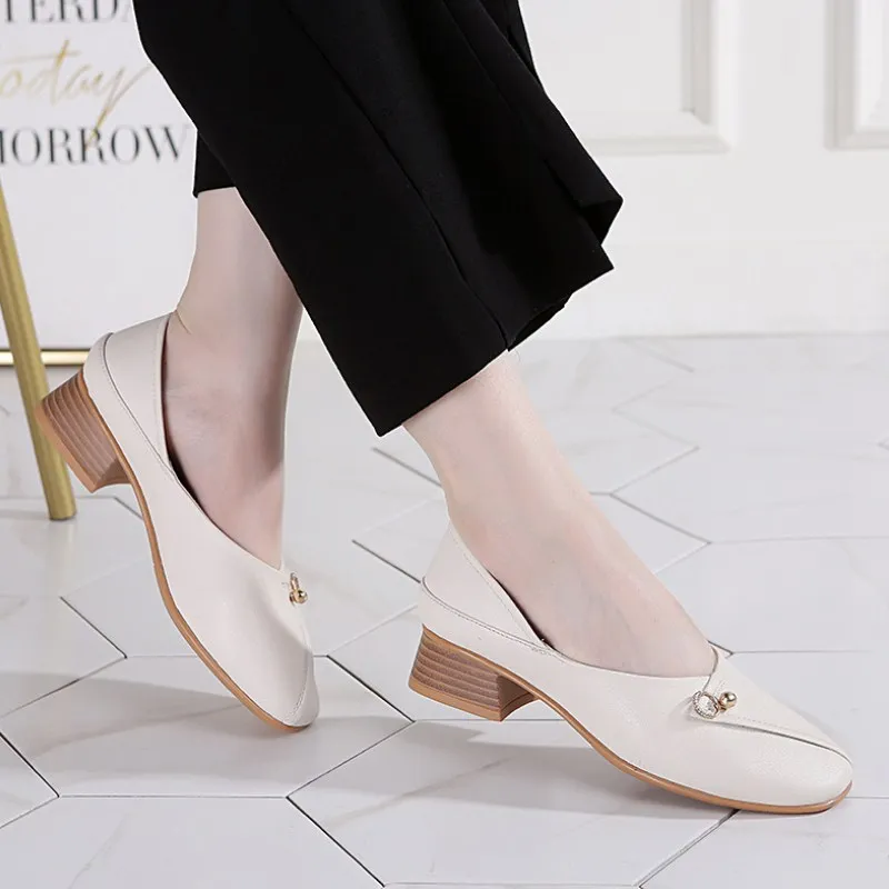 

Fashion bow low heel shoes 2019 new autumn mother shoes casual wild real leather retro Rhinestone Rough heel ladies single shoes