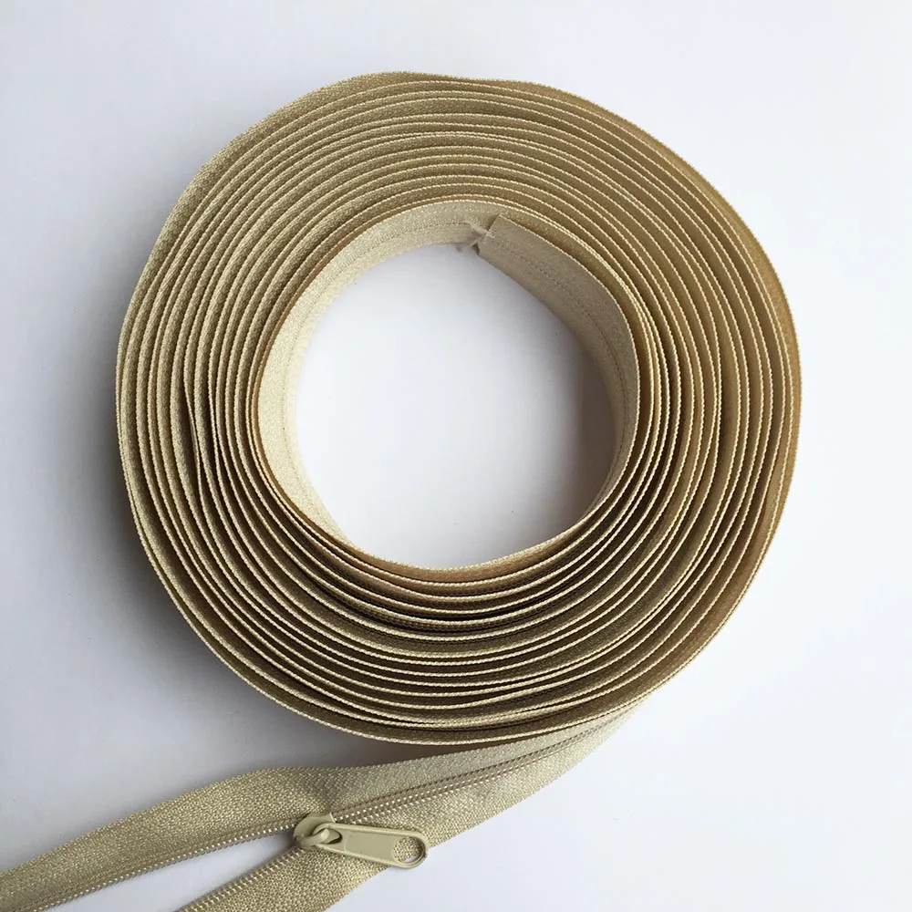 Durable Nylon Coil Zippers Roll with Assorted Sliders