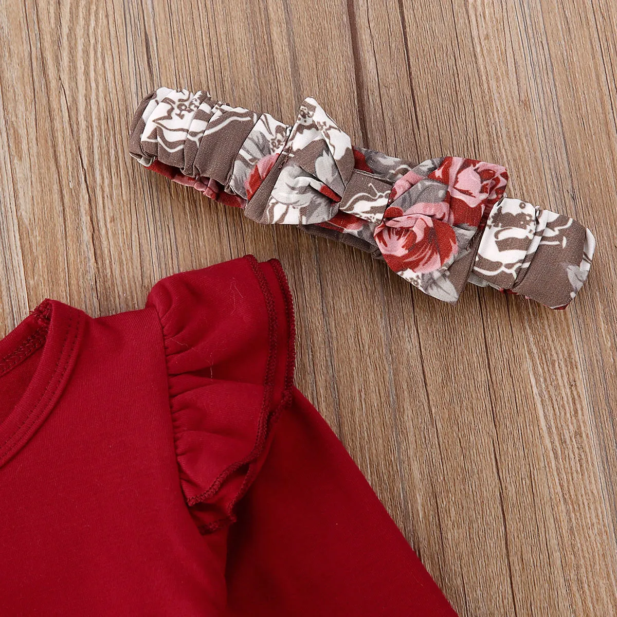 Милая одежда для маленьких девочек Одноцветный боди с рукавами-крылышками, юбка на бретелях с цветочным рисунком, комплект одежды, одежда для новорожденных осенняя одежда для детей возрастом от 3 до 24 месяцев
