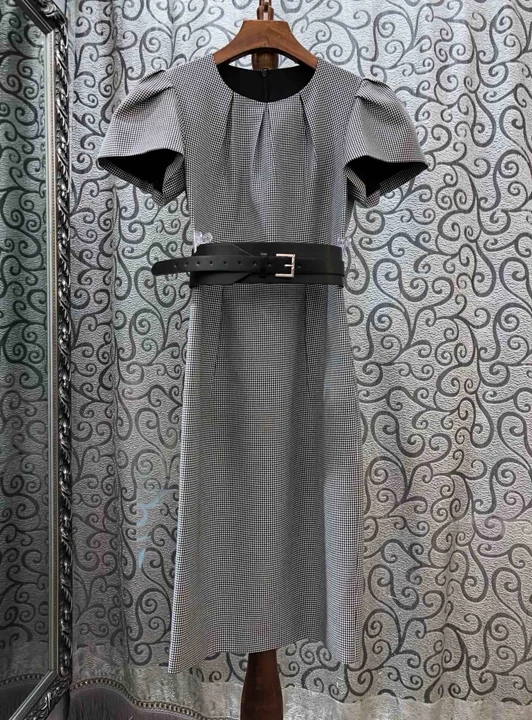 

2019 Early Autumn New Woman's Round Tie and Belt Closed Qianbi Checker Short-sleeved Dress 813
