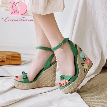 

Dora Tasia 2020 Brand Design Plus Size 46 Flock Women Pumps High Wedges Platform Shoes Summer Party Lady Woman Sandals