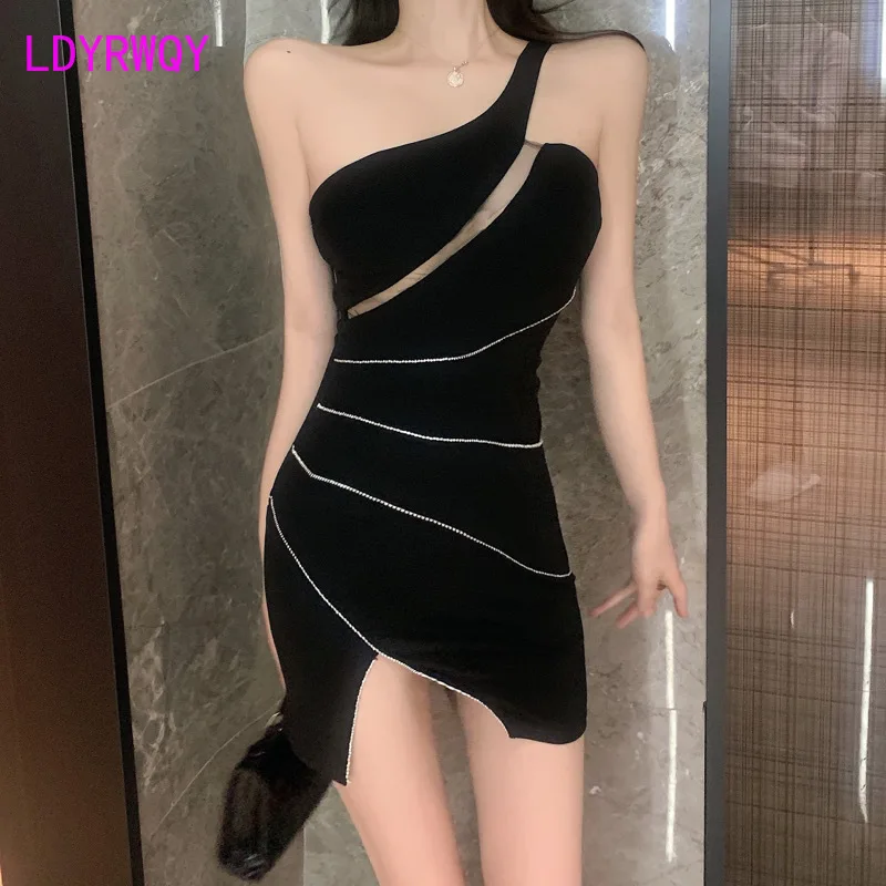 

LDYRWQY 2021 summer sexy nightclub oblique shoulder wrap chest design sense slim bag hip split dress