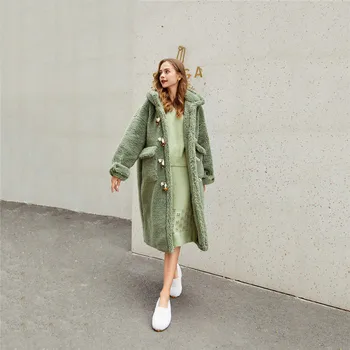 

2019 Autumn And Winter New High-quality Teddy Big Horn Buckle Jacket Women Made Plush Lamb Wool Loose Hooded Warm Parkas YH714