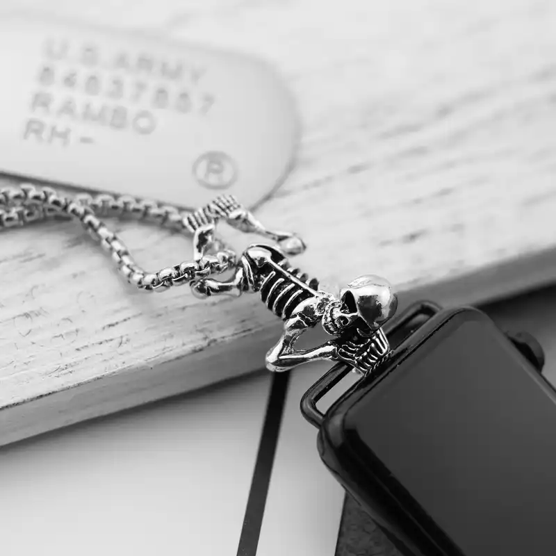 apple watch series 4 necklace