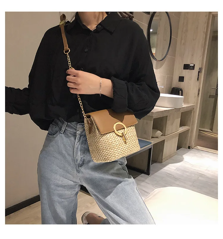 

Straw bag woman 2019 new summer retro bucket bag ins holiday girl slanted bag Korean version chain bag