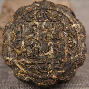 

Aged Pu'er with Moon Cake Shape Tea Characteristic Tea Raw Tea , health tea , for gift