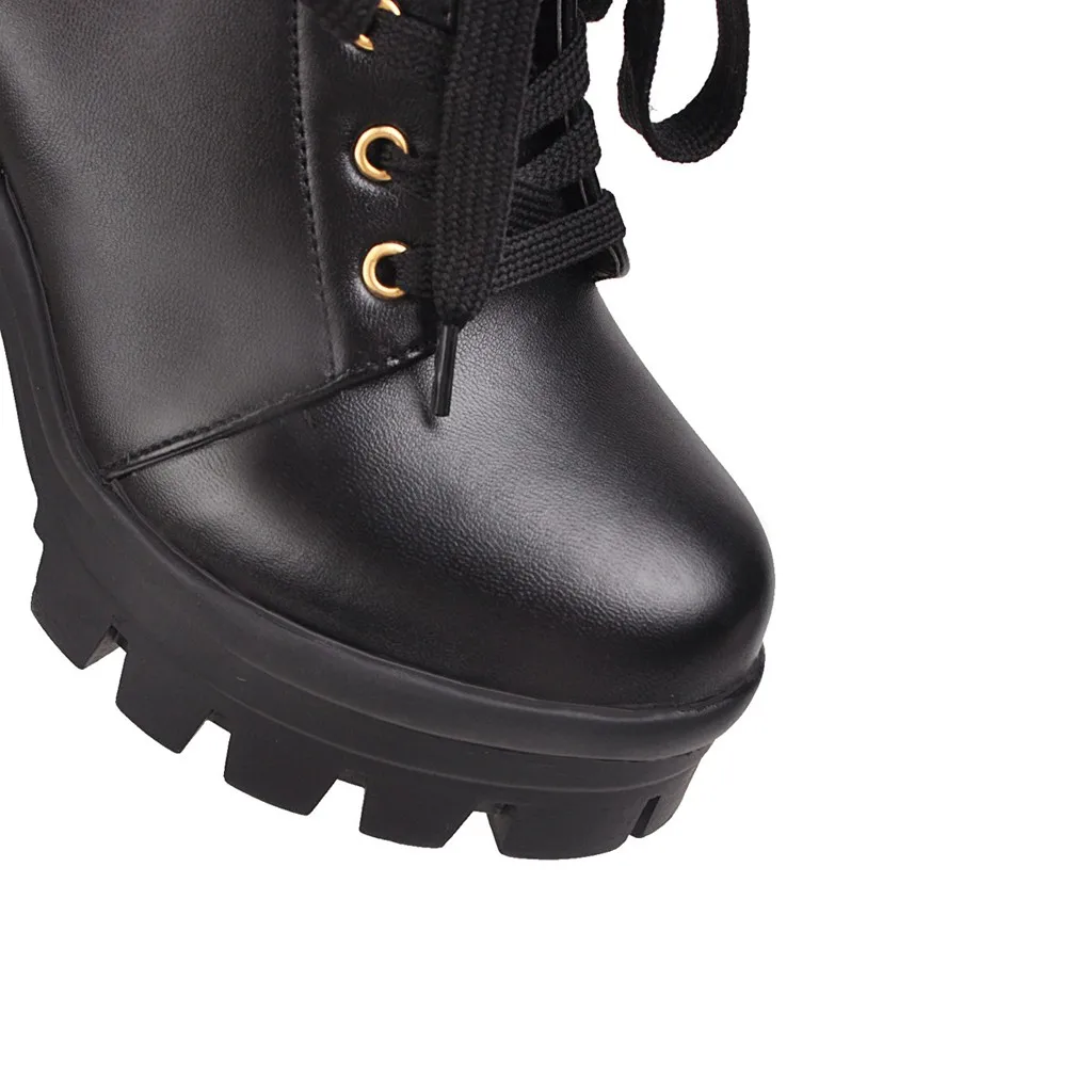 Зимние женские ботильоны; ботинки в байкерском стиле на не сужающемся книзу массивном каблуке с плюшевой подкладкой; ботинки на платформе с острым каблуком; Женская обувь в стиле ретро