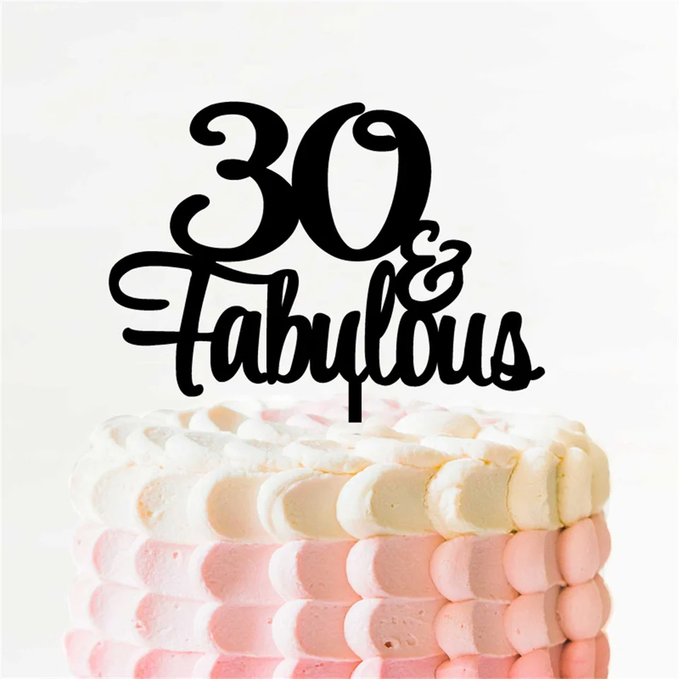Vela De Celebración De Cumpleaños Número 70 Contra Un Fondo Amarillo Brillante 25548346