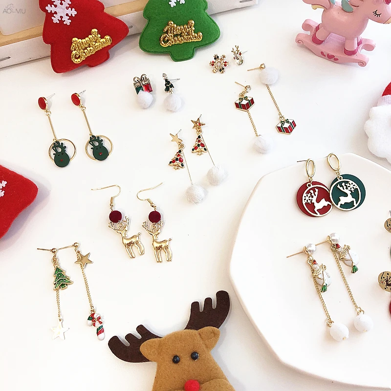 

AOMU New Korean Fashion Christmas Red Green Snow Ball Stud Earrings For Women Cute Winter Reindeer Pendientes Jewelry Gift
