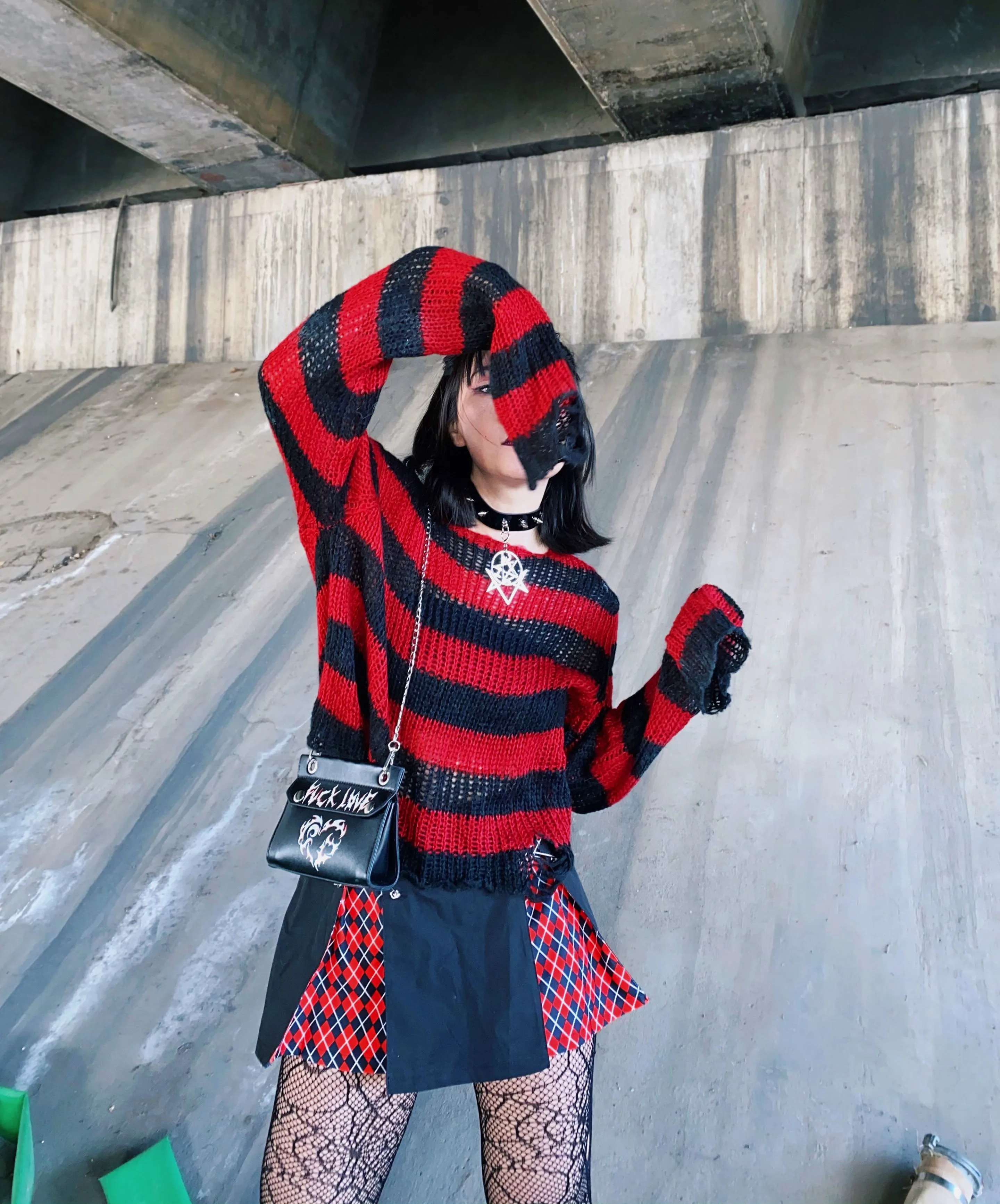 【snowtwin2】マゼンタピンクのオーバーダイラグ　　No.550 Punk American Striped Sweater Women Ripped Holes Loose