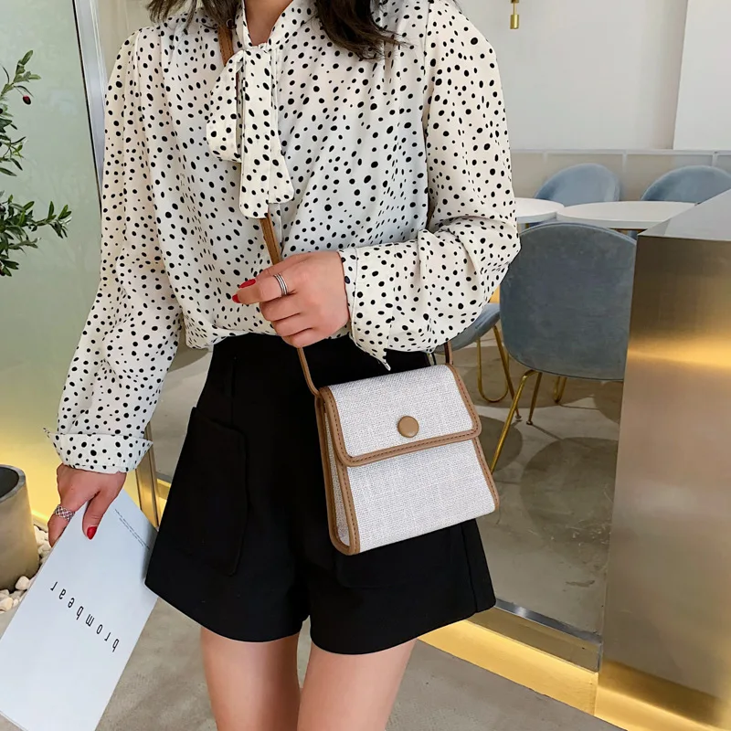 

On the new small bag woman 2019new fashion leisure small square bag simple Korean version 100single shoulder oblique satchel bag