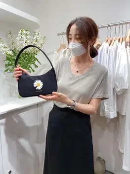 

Women Shoulder Bag Vintage Handbag Hobos Bag for Women daisy design bag guette bag Totes Subaxillary daisy Applique armpit bag