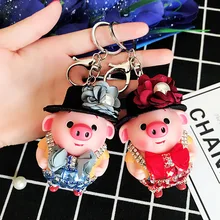 Дизайн в Корейском стиле стильная футболка с изображением персонажей видеоигр с инкрустацией стразами женские ботинки из свиной кожи маленькие пердеть жениха кукла-брелок для ключей Для женщин пары для автомобильных сумок, брелки для ключей