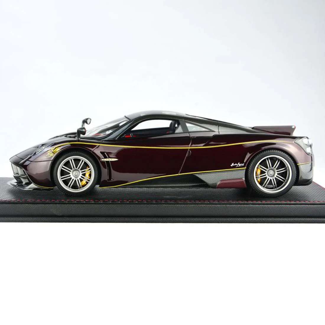 1:18 Модель автомобиля Pagani HUAYRA Модель Коллекция декор с основанием пылезащитный чехол модель обучающая игрушка-синий/угольно-серый/фиолетовый красный