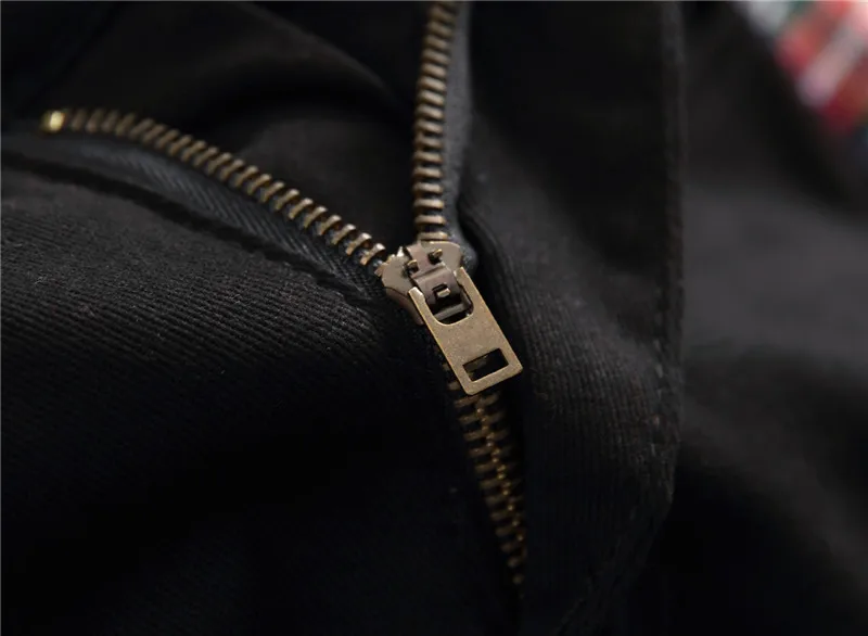 12240604068_901211234