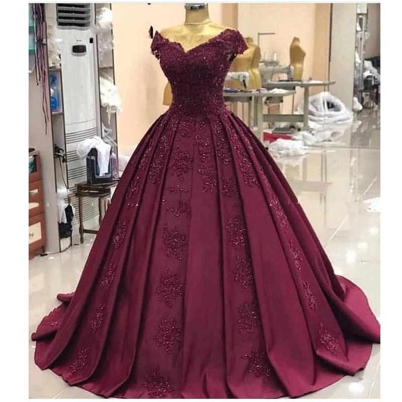 

Elegant Robe de soiree 2019 Bugundy Burgundy Lace Applique Evening Dress V-Neck Ruffle Short Sleeve Long Prom Dress gala jurk