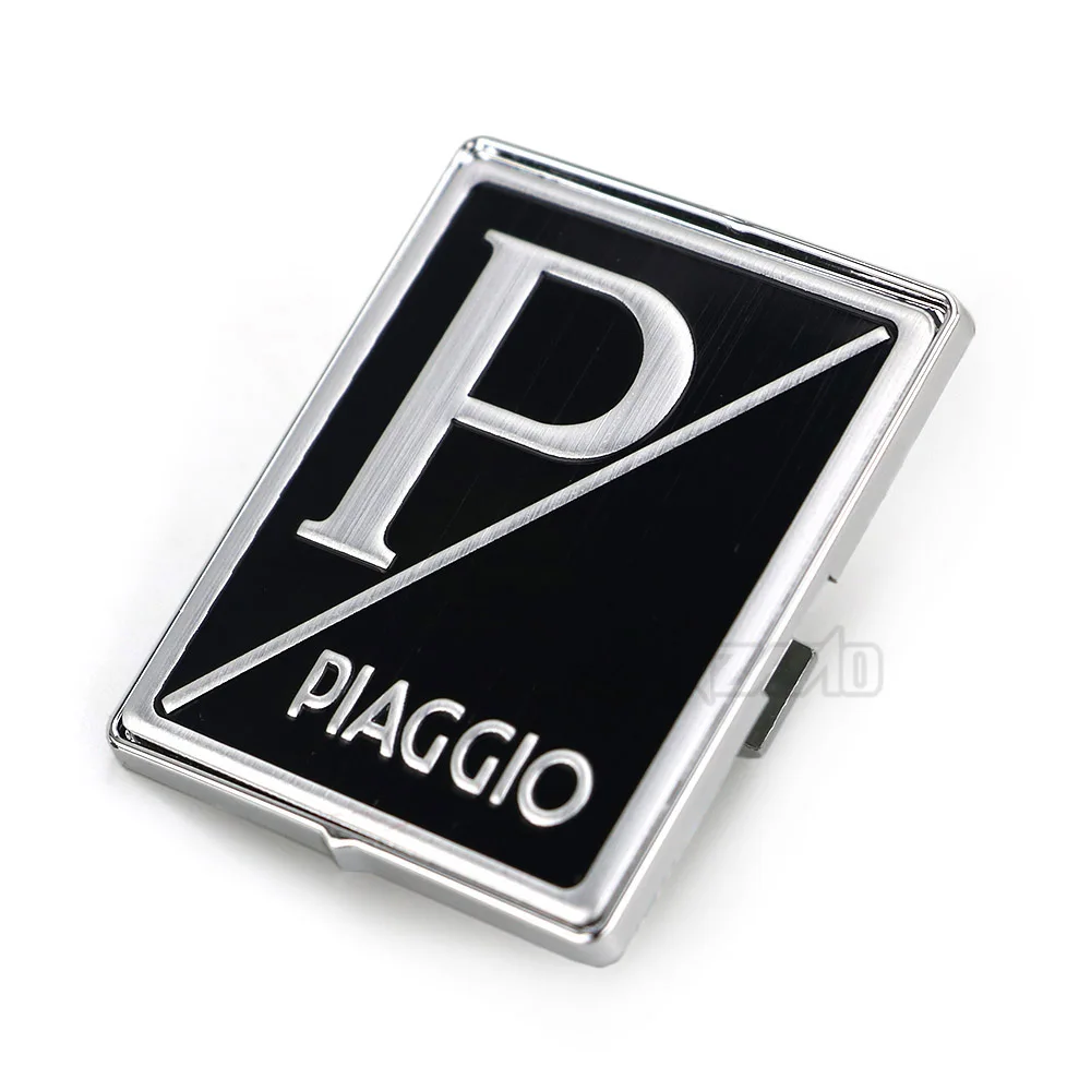 VESPA FRONT BADGE (8)