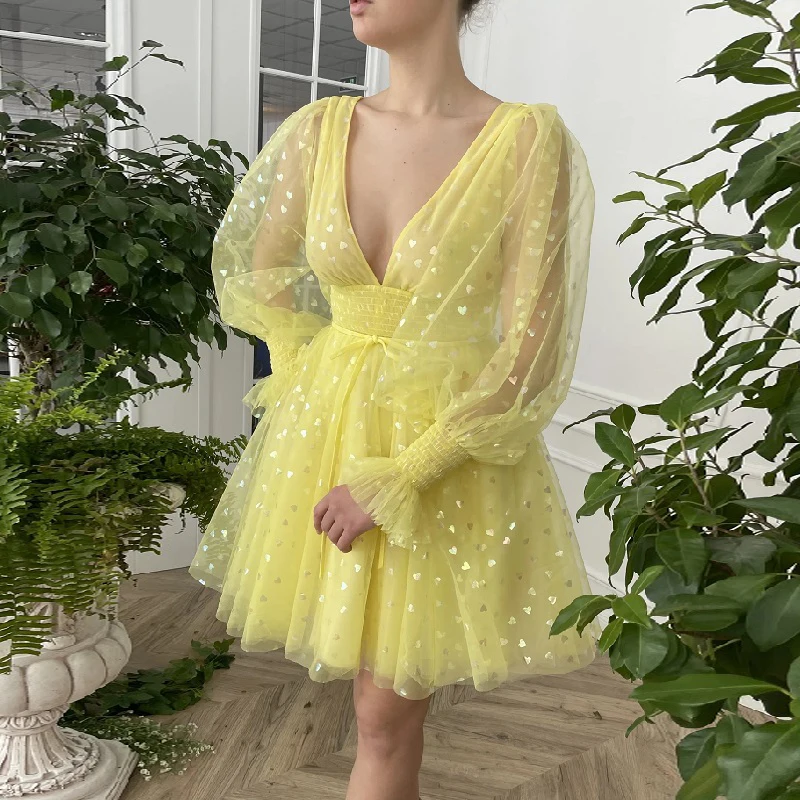 

Elegant Yellow Mini Cocktail Dresses V Neck Long Sleeves Printed Hearts Tulle Wedding Party Gown Short Formal Dress