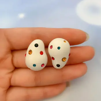 

water drop, golden bean shape, three-dimensional sense, retro high sense, small crowd, enamel, white earrings, personality