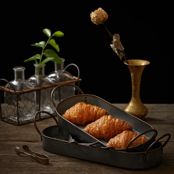 

Vintage Metal Storage Tray Retro Dessert Fruit Cake Bread Plate with Handle Home Kitchen Food Organizer Desktop Sundries Tray
