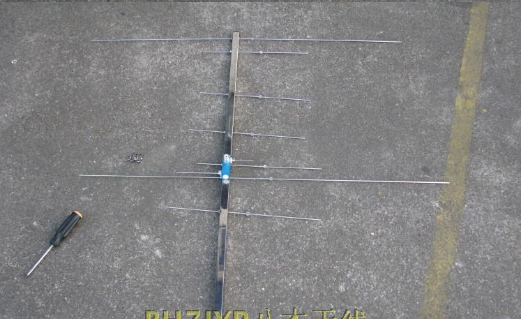 Good signal receiving UV dual band yagi antenna