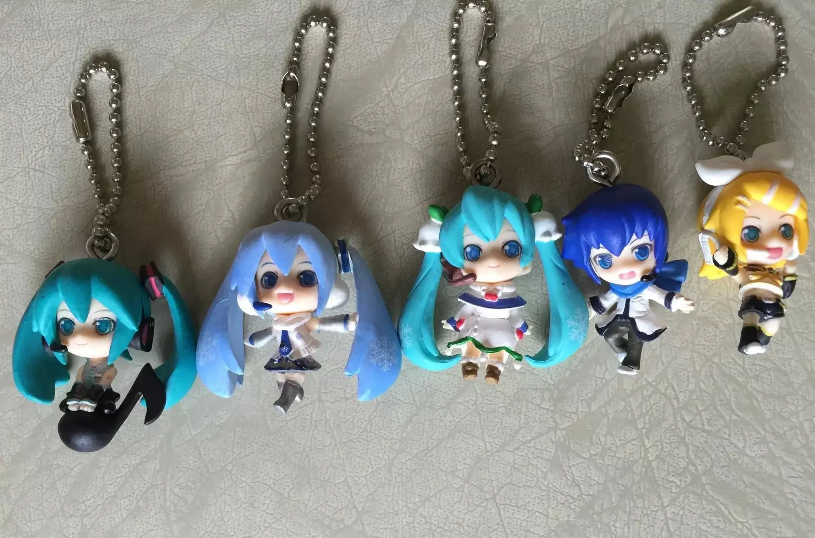 Аниме Hatsune 5-Симпатичные Хацунэ Нижняя пластина для снежной погоды с названием песни «Hatsune/RIN/должно помочь патруль тон брелок-подвеска