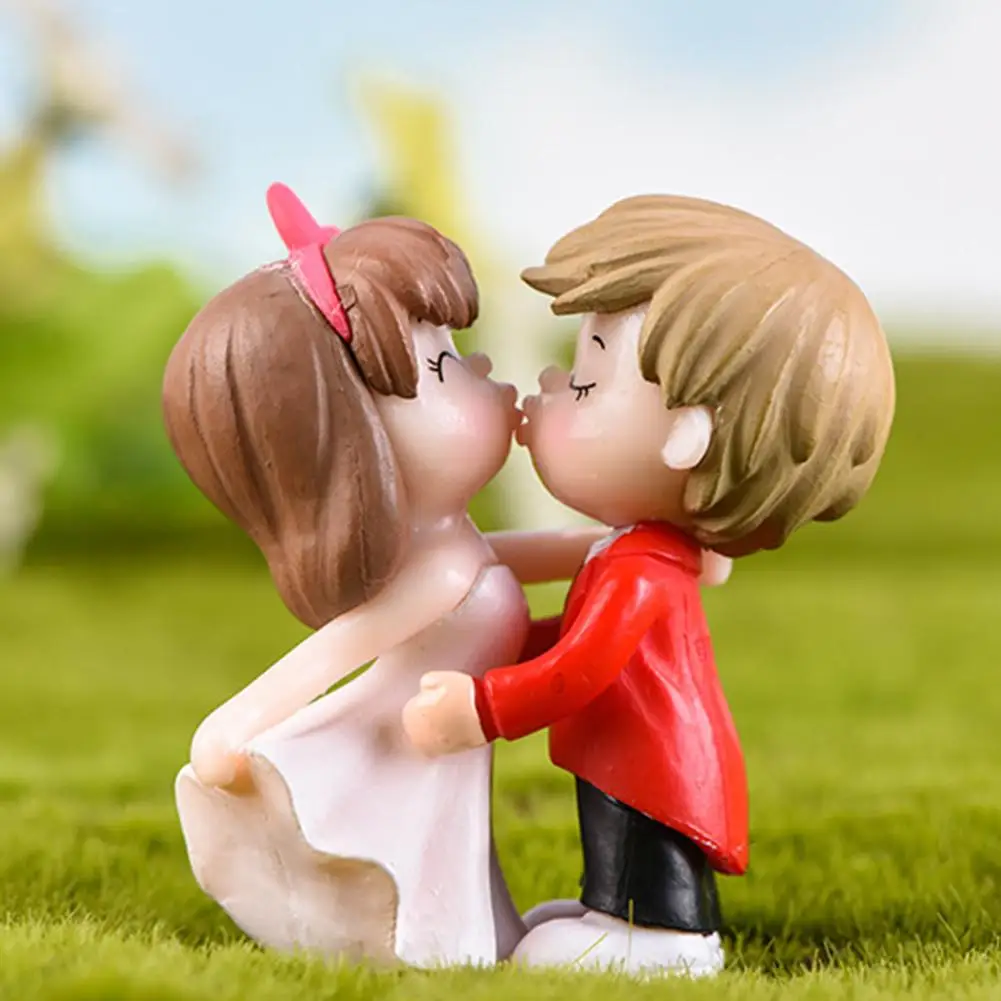 

1Pc Mini Resin Kissing Bride Groom Model Figurine Car Table Home Decor Miniature Garden Fairy Garden Home Decoration Accessories