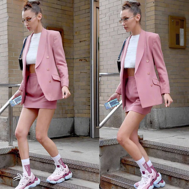 Европа и Америка онлайн знаменитостей bellahadid Street Snap by Age, приталенный розовый костюм для похудения+ короткая юбка-футляр, стильный комплект