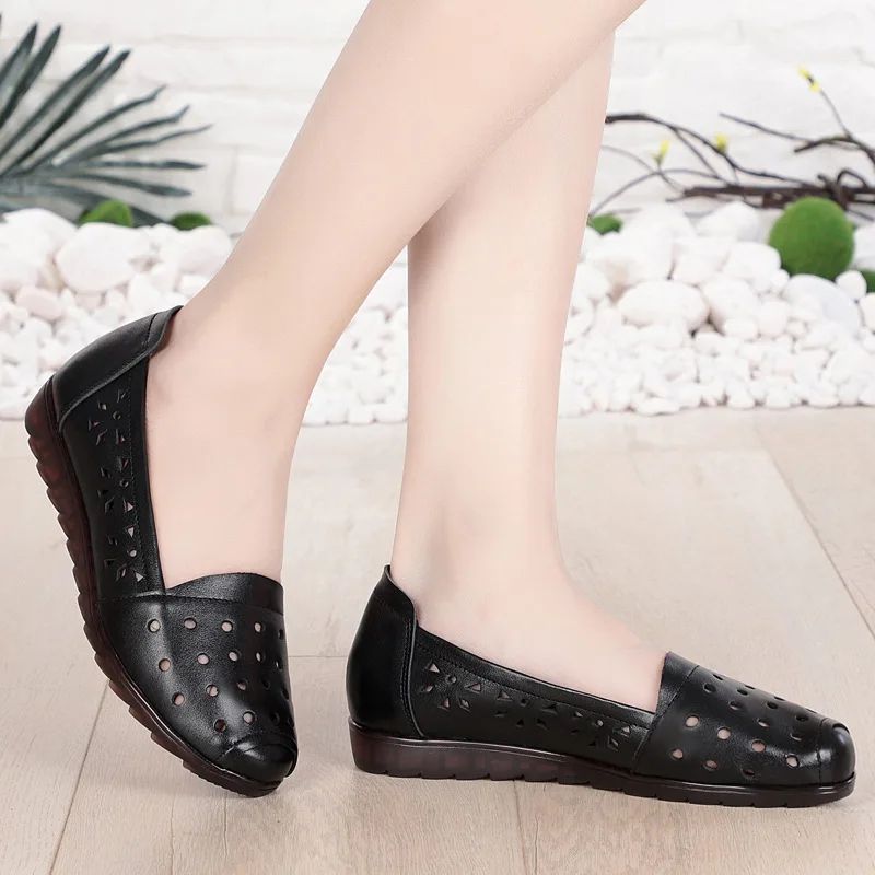

Spring And Summer New Style WOMEN'S Leather Sandals Mom Porous Shoes Nappa Leather Soft Bottom Is Comfortable And Four Seasons S