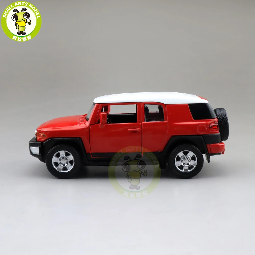 1/32 CAIPO FJ Cruiser Land Cruiser литая модель автомобиля SUV игрушки для детей Детское звуковое освещение Вытяните назад Подарки