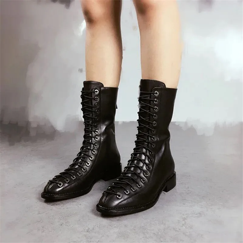Женские ботинки для подиума; черные кожаные ботинки; Botas Mujer; ботинки на плоской подошве со шнуровкой в байкерском стиле В рыцарском стиле; женская обувь; байкерские ботинки