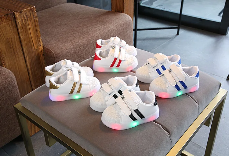 Baskets de loisirs classiques éclairées par LED pour garçons et filles, chaussures décontractées mignonnes